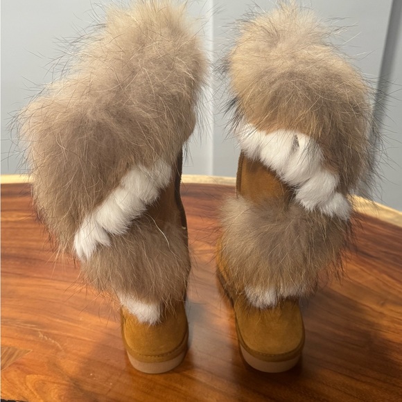 NWOT Brown Fur-Trimmed Women's Boots size 9-9.5. Fits like 8.5. never been worn - Picture 3 of 8